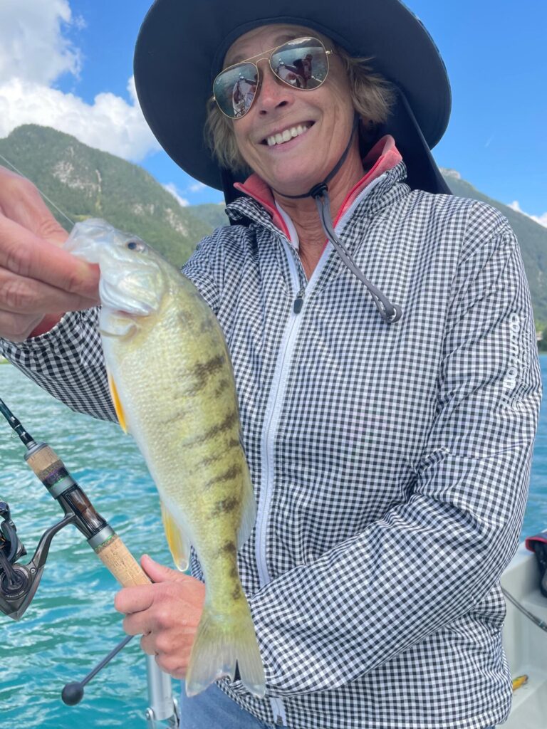 Das Barschfischen steht dir gut, liebe Claudia. WIr sehen uns dann nächstes Jahr wieder!

